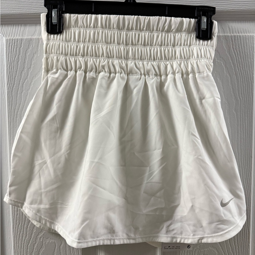 🆕 Nike One Women's Dri-FIT Ultra High-Waisted Skort Size XS - Picture 2 of 14